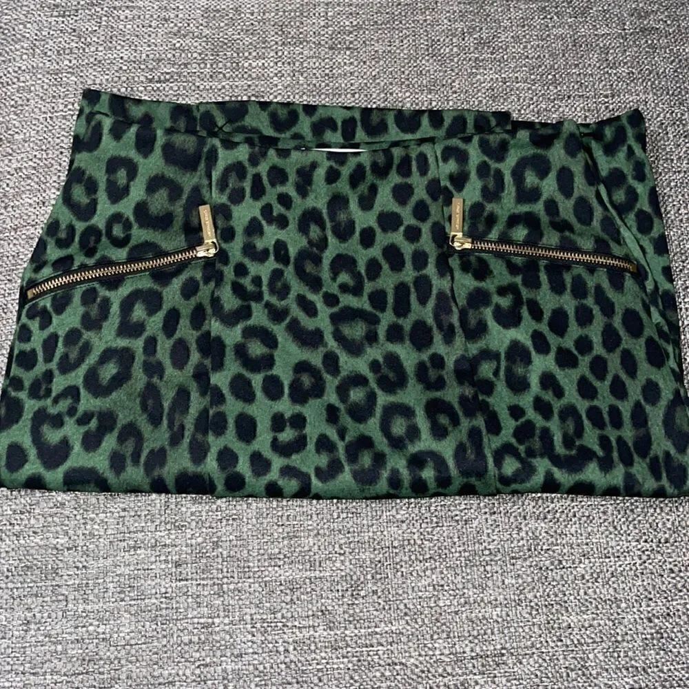 Michael kors midi skirt size 4 like new green